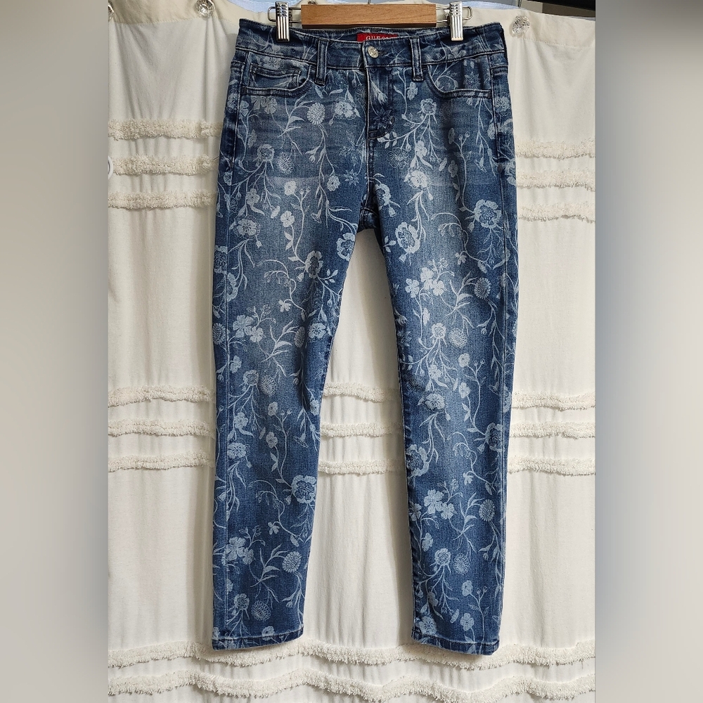 Excellent condition Guess flowered jeans. Size 27. Firm On Price.